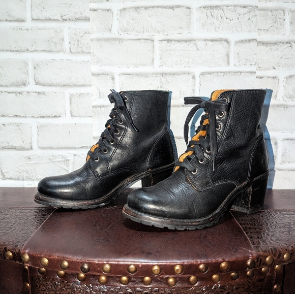 Frye Sabrina 6.5 Black Leather Retro Lace Up Classic Combat Moto Ankle Boots - Picture 14 of 14